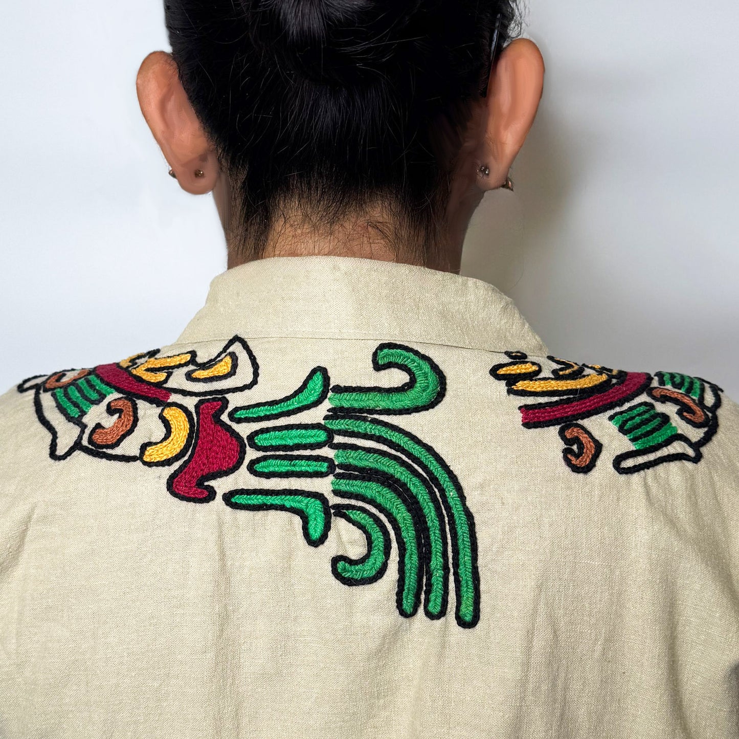 Kimono Bordado Quetzalcóatl – Arte Textil en Lino y Algodón, Hecho a Mano