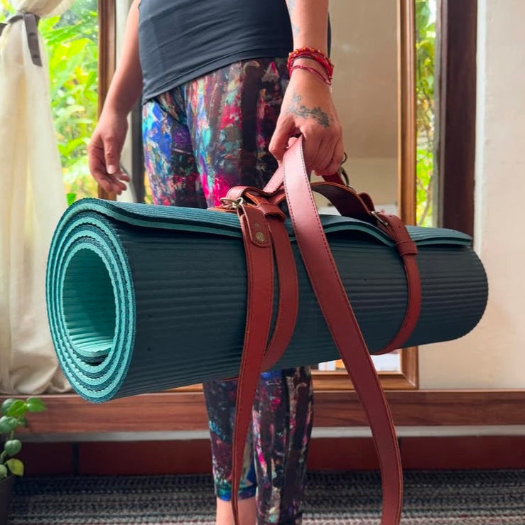 Arnés de cuero para tapete de yoga