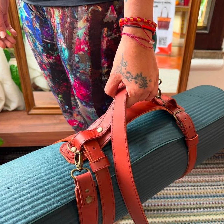 Arnés de cuero para tapete de yoga