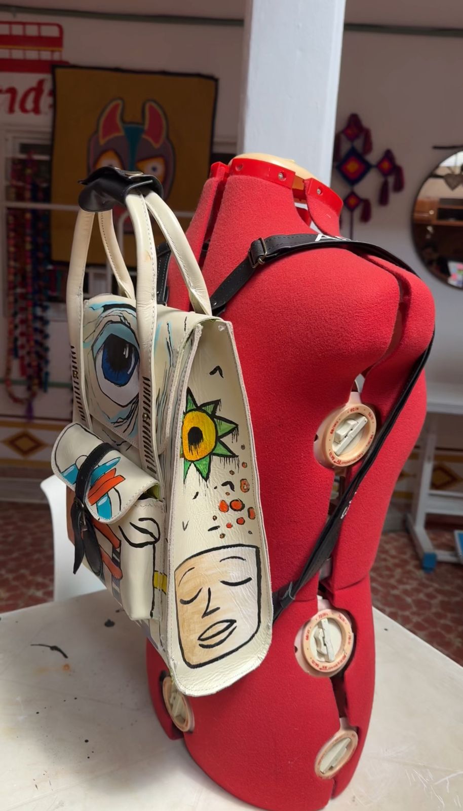 🎒 Mochila Zoe Pintada a Mano Edicion "Basquiat"