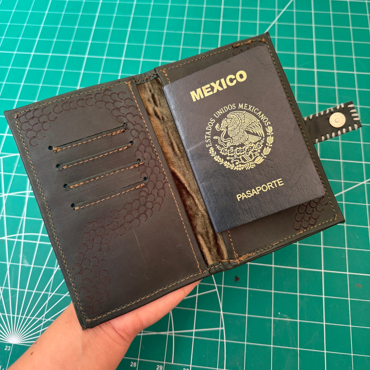Porta Pasaporte "Vuelo de Quetzal"