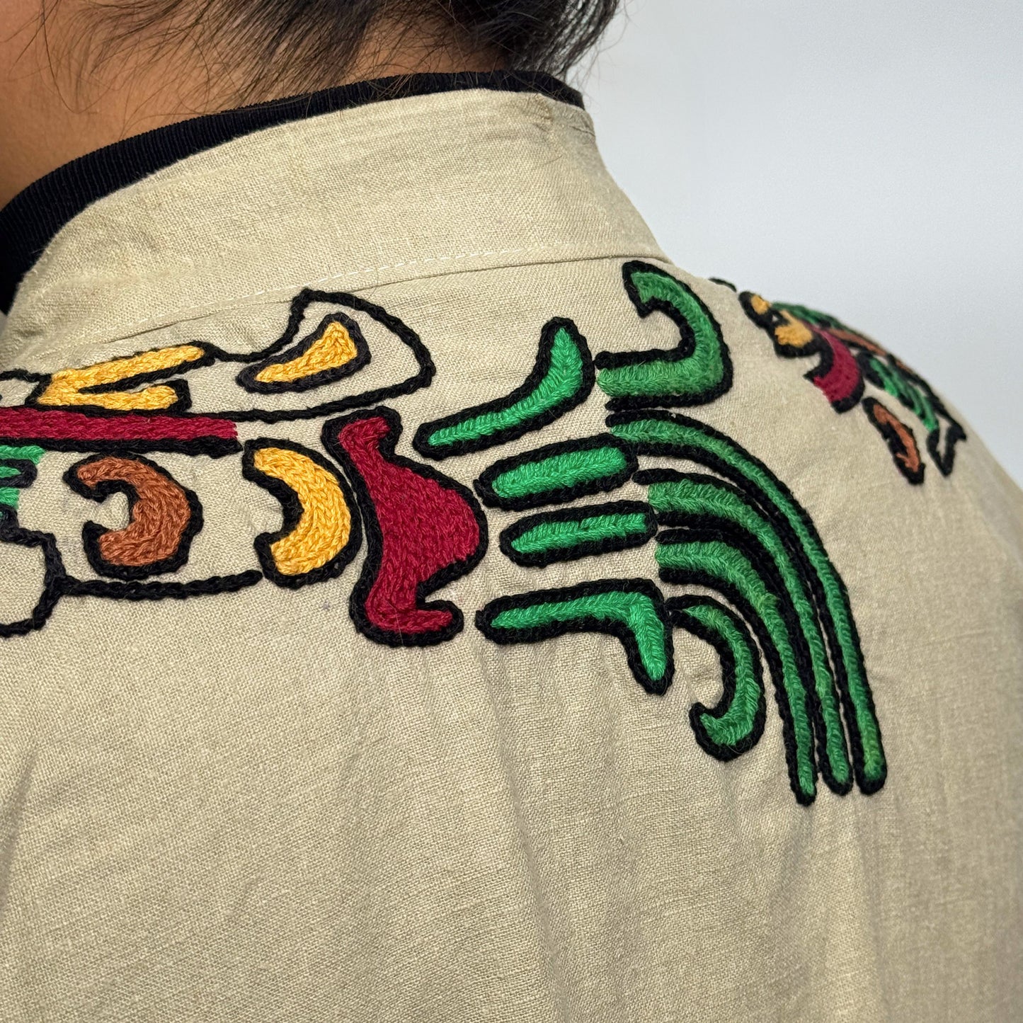 Kimono Bordado Quetzalcóatl – Arte Textil en Lino y Algodón, Hecho a Mano