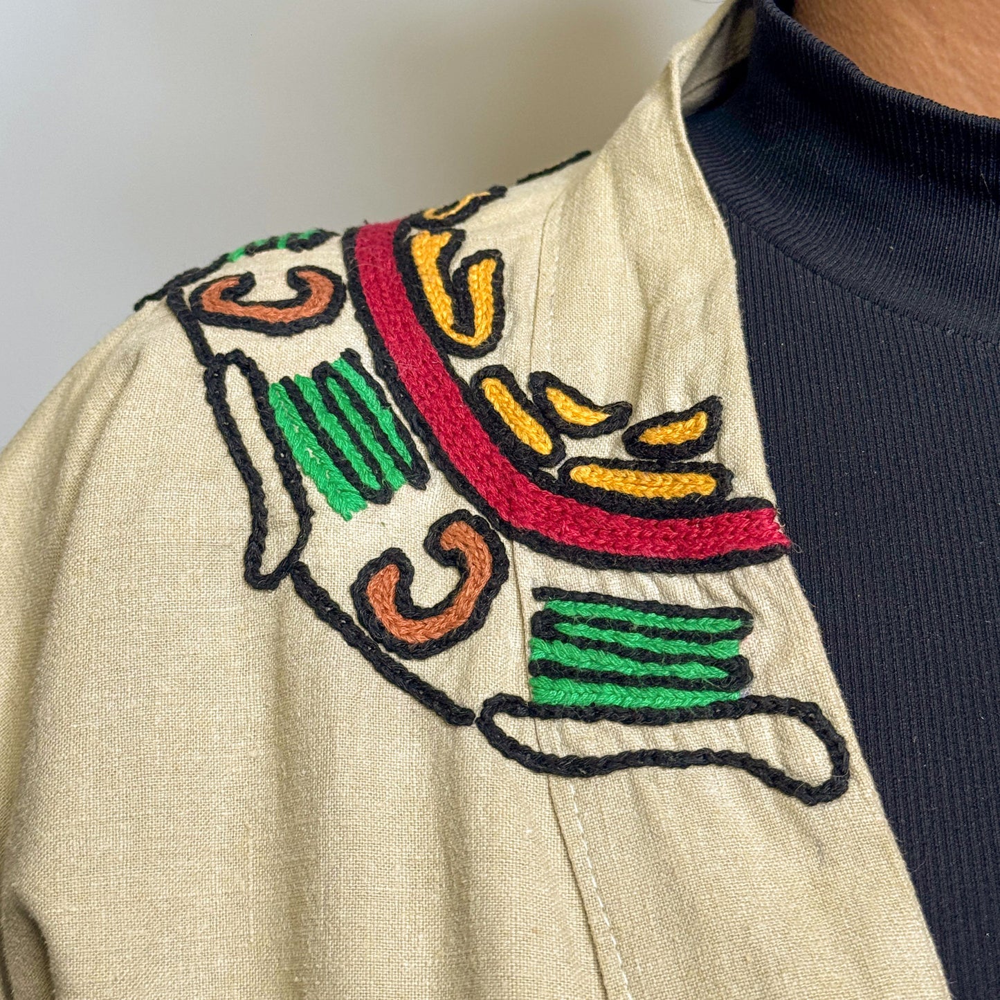 Kimono Bordado Quetzalcóatl – Arte Textil en Lino y Algodón, Hecho a Mano
