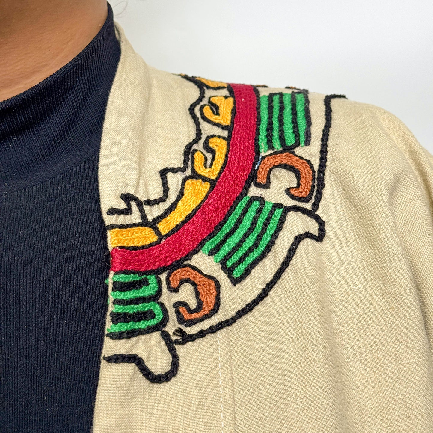 Kimono Bordado Quetzalcóatl – Arte Textil en Lino y Algodón, Hecho a Mano