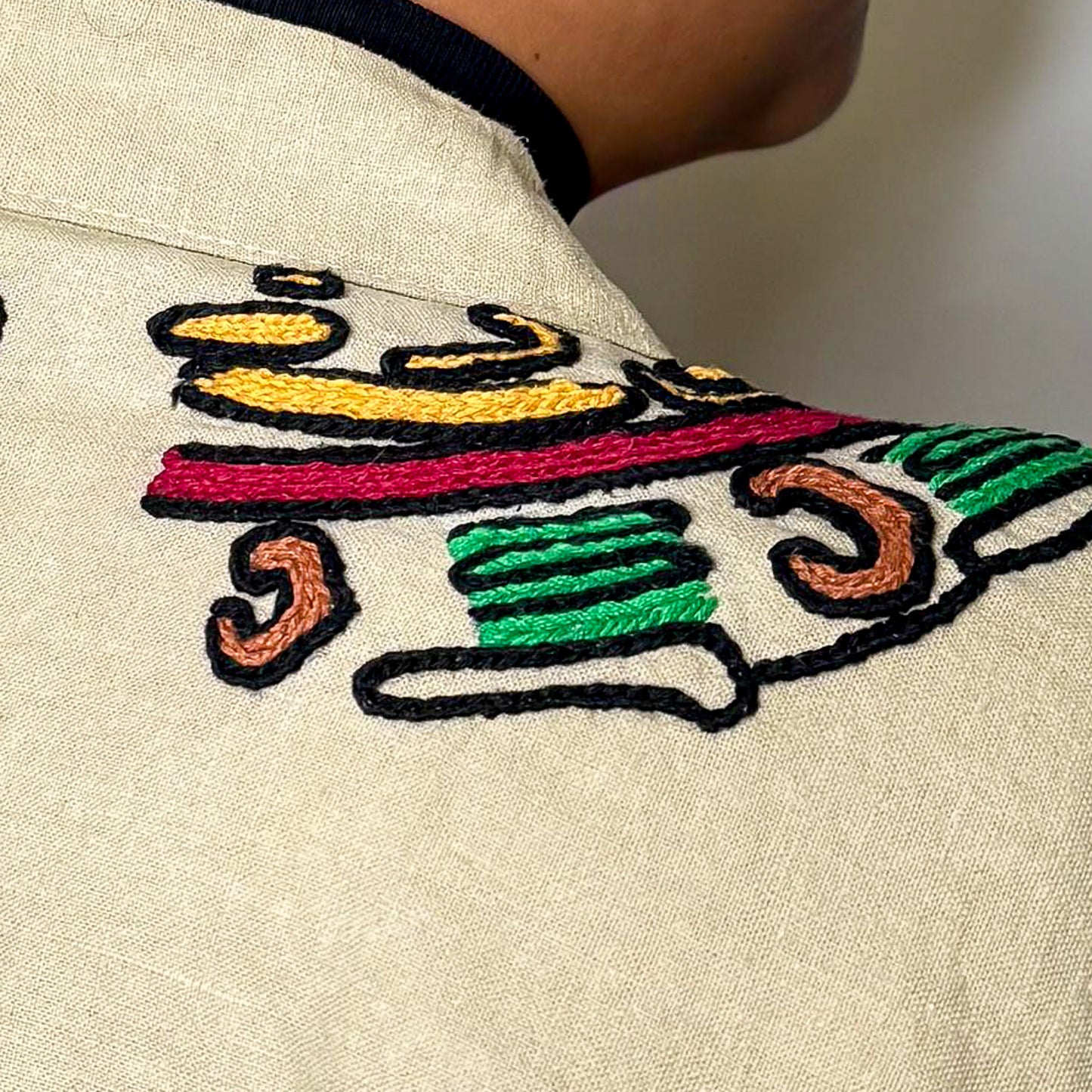 Kimono Bordado Quetzalcóatl – Arte Textil en Lino y Algodón, Hecho a Mano