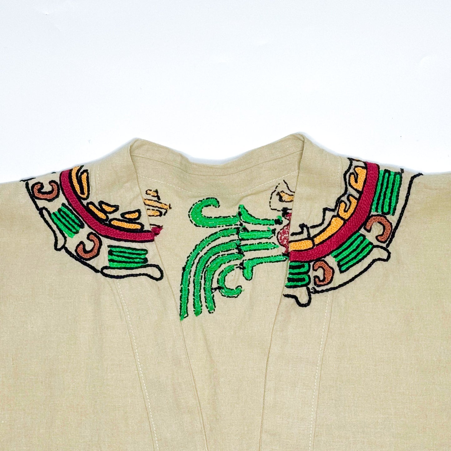 Kimono Bordado Quetzalcóatl – Arte Textil en Lino y Algodón, Hecho a Mano