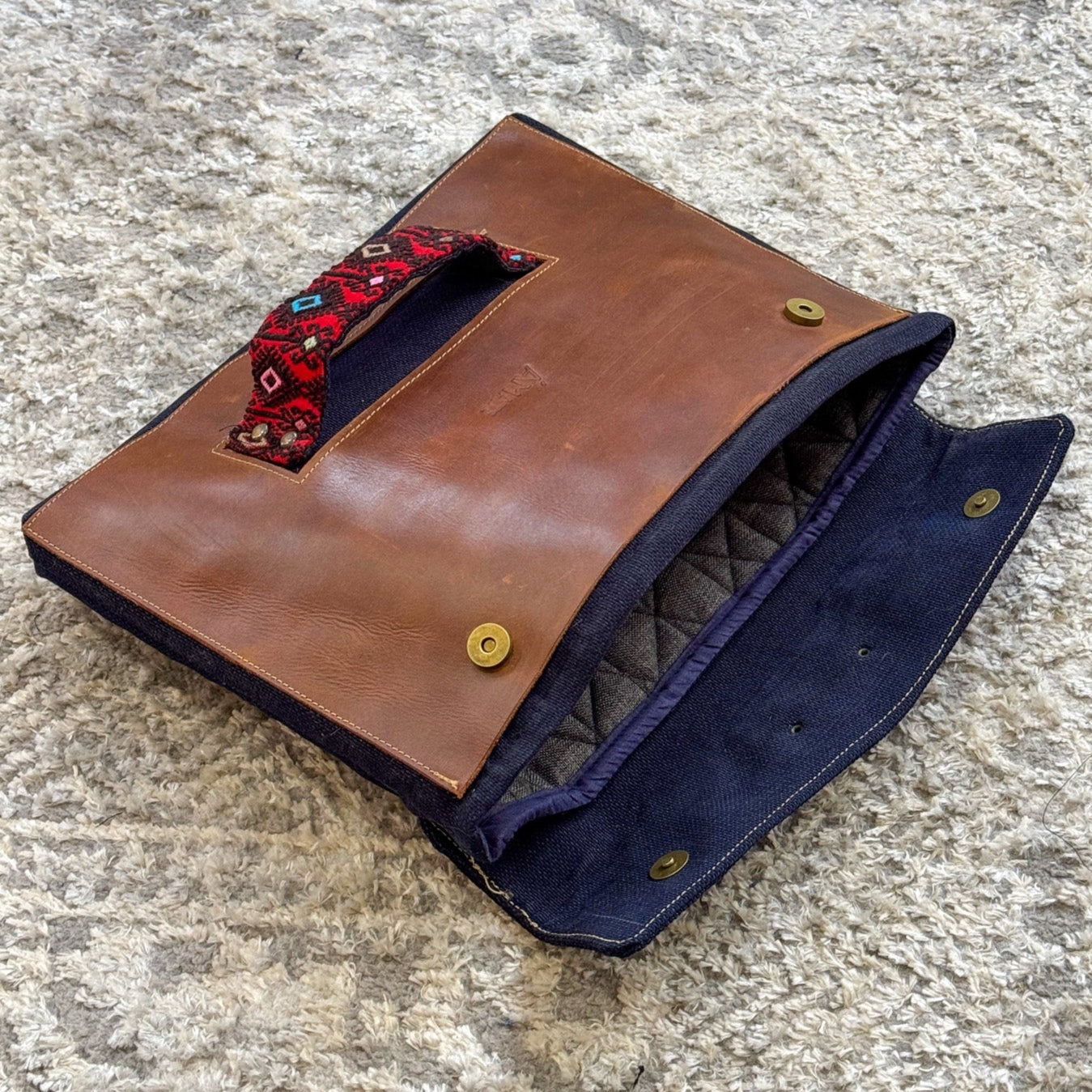 Maletín para Laptop “Raíz Textil”