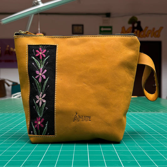 Organizador de cuero café con textil chiapaneco – NUCU Sol